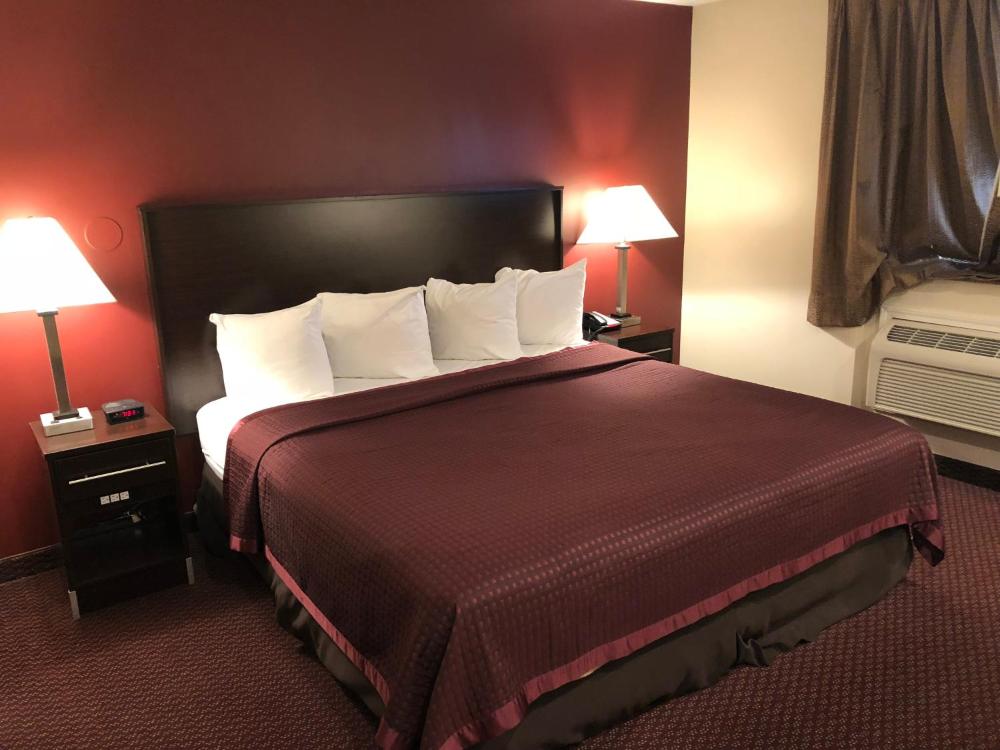 Deluxe King Room - Non-Smoking interior