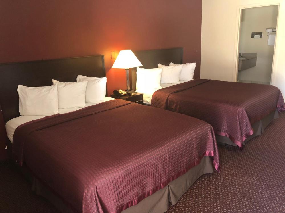 Deluxe Queen Room with Two Queen Beds - Non-Smoking interior